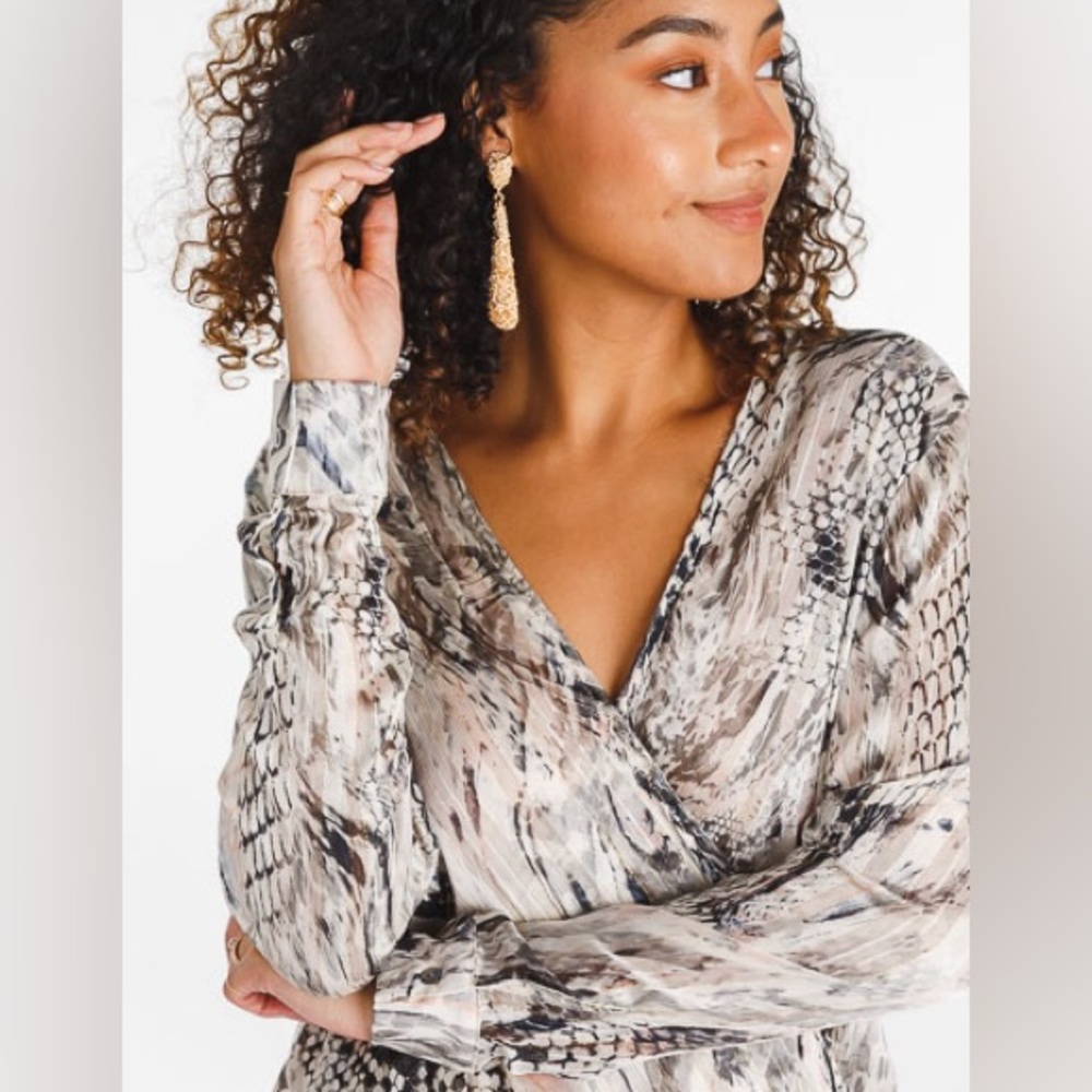 M & Co Sheath Snake Blouse Long Sleeve Sheer High Low Top SZ Large NEW